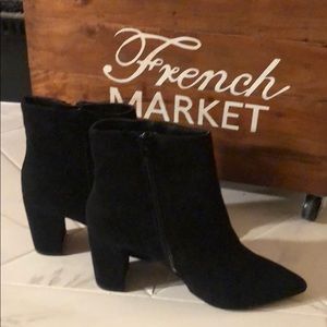 STEVE MADDEN POINTED TOE BLOCK HEEL ANKLE BOOTS